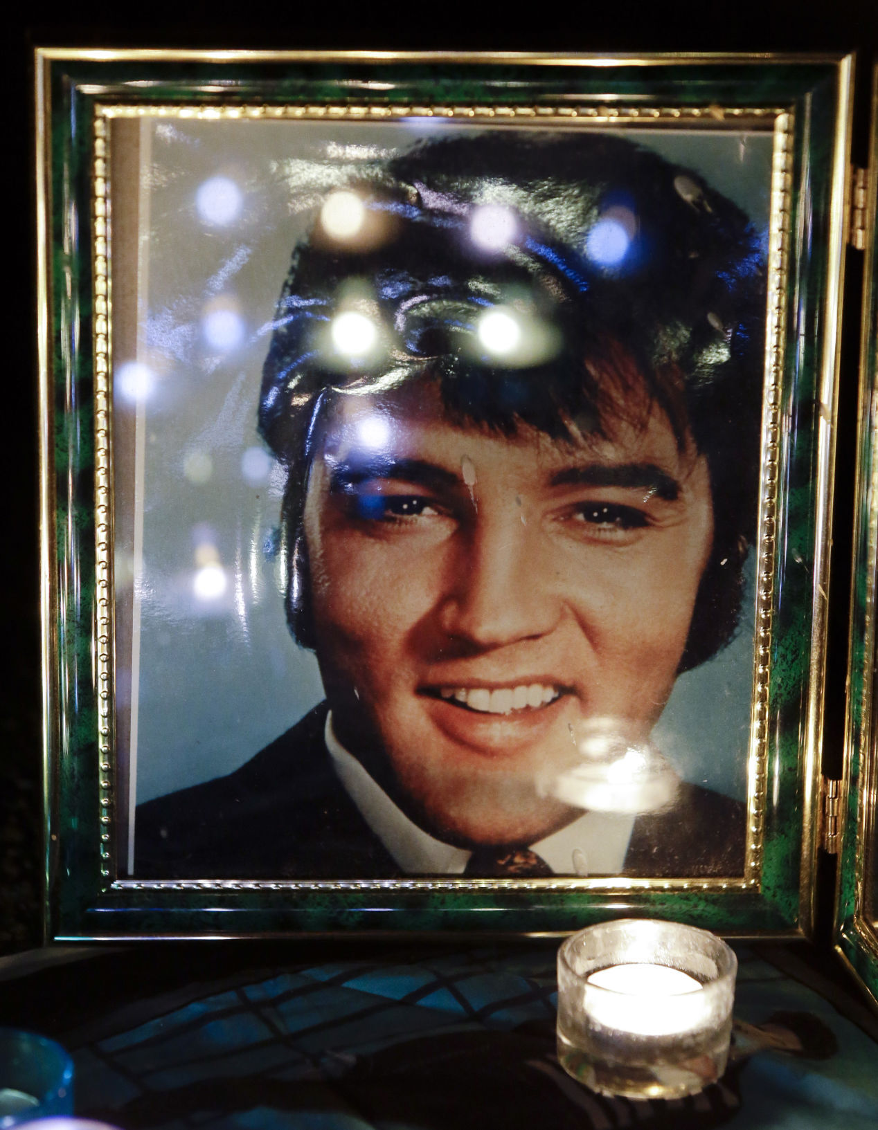 2012: Elvis Candlelight Vigil